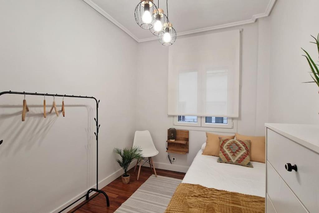 Cozy In The Center By Aloha Appartement